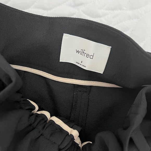 Aritzia Babaton Industry Short - Picture 2 of 4